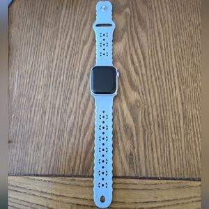Apple SE Smart Wearable with Silver Case and White;  Multiple Bands And Charger